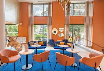 Novotel Suites Paris Issy Les Moulineaux has Balcony rooms