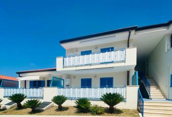 Residenza Le Spiagge has Balcony rooms
