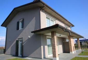 Agriturismo Orlandi allows 18 year olds to book a room