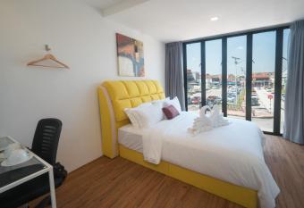 My Sj Hotel allows 18 year olds to book a room