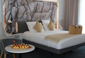 Mercure Hotel & Spa Bastia Biguglia allows 18 year olds to book a room