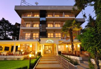 Hotel Niagara has Balcony rooms