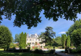 Ch  teau de la gauderie allows 18 year olds to book a room