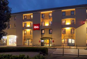 ibis Carcassonne Centre - La Cit   allows 18 year olds to book a room