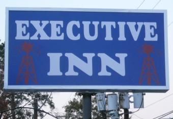 Executive Inn By OYO Kilgore North has Smoking rooms