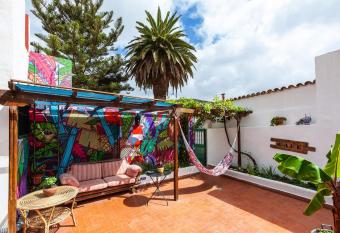 Patio Hostel allows 18 year olds to book a room