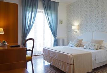 Villa Susy Relais has Balcony rooms