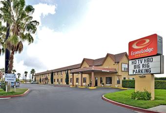 Econo Lodge Inn & Suites allows 18 year olds to book a room