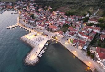 Apartment Petr  ane has Balcony rooms