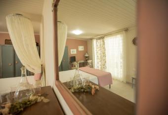 Ancient Corinth Guest House allows 18 year olds to book a room