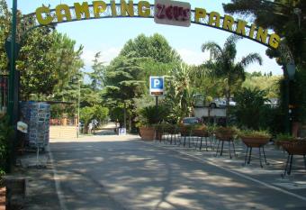 Camping Zeus allows 18 year olds to book a room