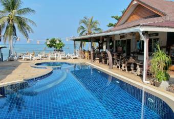 Lanta New Coconut Bungalow has Balcony rooms