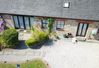 Mill Cottage allows 18 year olds to book a room