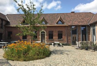 Constantinus allows 18 year olds to book a room