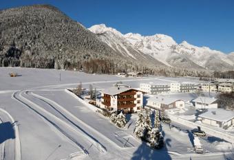 Alpenhof Wohlf  hlpension has Balcony rooms