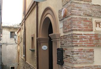 B&B Del Borgo has Balcony rooms