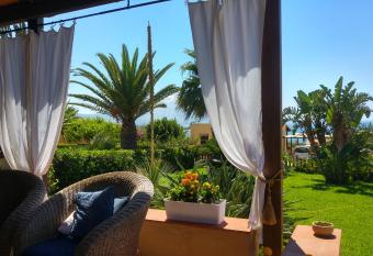 Villa Lisca Blu has Balcony rooms