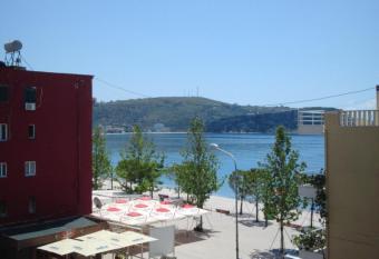 City View Apartment has Balcony rooms