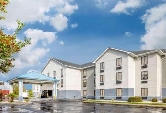 Baymont by Wyndham Pooler/Savannah allows 18 year olds to book a room