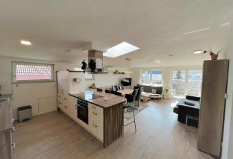 7980 SunHill Apartementwohnung allows 18 year olds to book a room