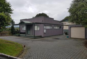 Central Taupo Townhouse has Balcony rooms