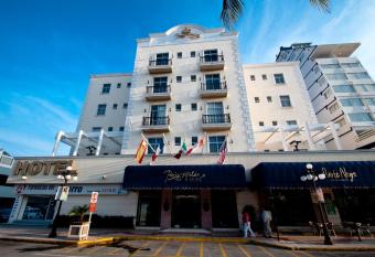 Hotel Ruiz Mil  n has Balcony rooms