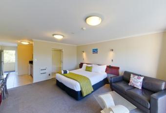 ASURE Avenue Motor Lodge allows 18 year olds to book a room