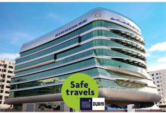 Grand Excelsior Hotel Al Barsha has rooms with a private hot tub