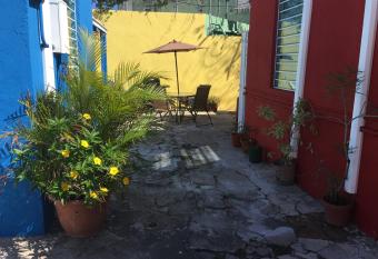 Perla Roja Guesthouse has Balcony rooms