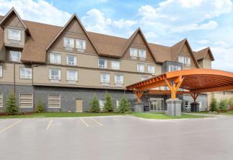 Super 8 by Wyndham Canmore allows 18 year olds to book a room