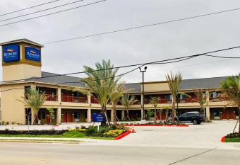 Baymont by Wyndham Houston Hobby Airport allows 18 year olds to book a room