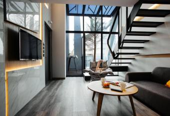 CHECK inn Taichung Zhongshan allows 18 year olds to book a room