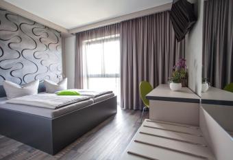 Hotel Eulensteins allows 18 year olds to book a room