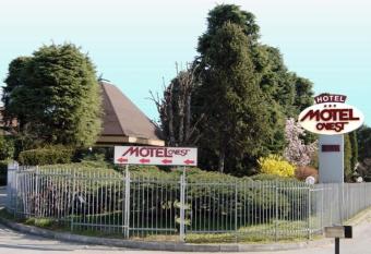 Hotel Motel Ovest allows 18 year olds to book a room