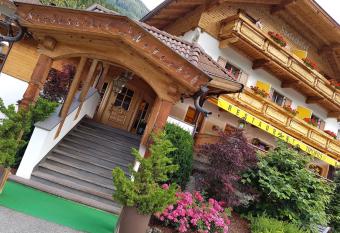 Santeshotel has Balcony rooms