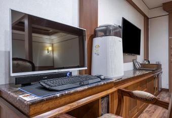 Hotel Cullinan Yongin allows 18 year olds to book a room