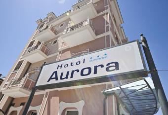 Hotel Aurora allows 18 year olds to book a room