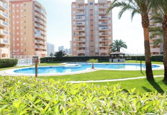 R369 Puerto Mar MangaNorte allows 18 year olds to book a room