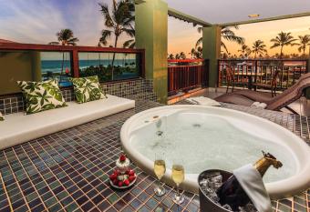Viv   Porto de Galinhas Resort has rooms with a private hot tub