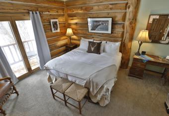 Bentwood Inn allows 18 year olds to book a room