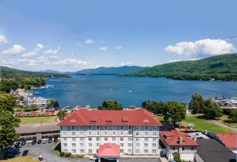 Fort William Henry Hotel has rooms with a private hot tub