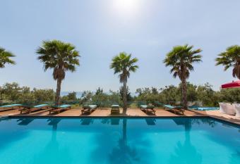 Hildon Villas allows 18 year olds to book a room