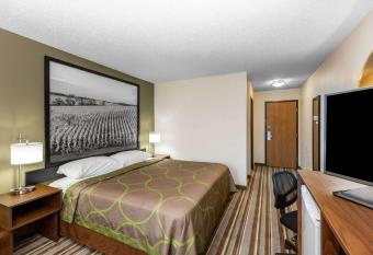 Super 8 by Wyndham Storm Lake has Smoking rooms