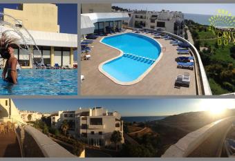 O Cantinho do Sol Lagos allows 18 year olds to book a room