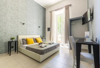 Merulana 139 Suites has Balcony rooms