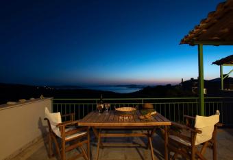 Chamaloni Cottages has Balcony rooms