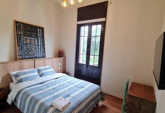 Flying Dog Lima B&B has Balcony rooms