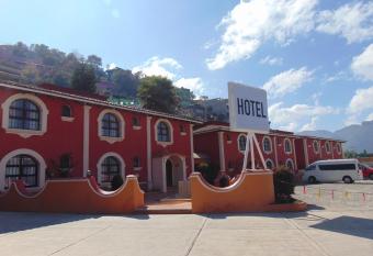 La casa de la abuela allows 18 year olds to book a room