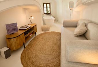 Kaple svat   Mark  ty allows 18 year olds to book a room