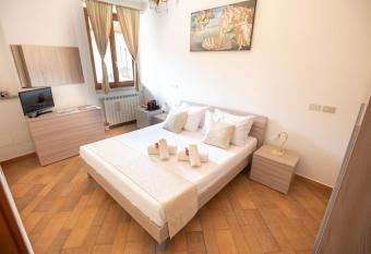 La Corte Apartments has Balcony rooms